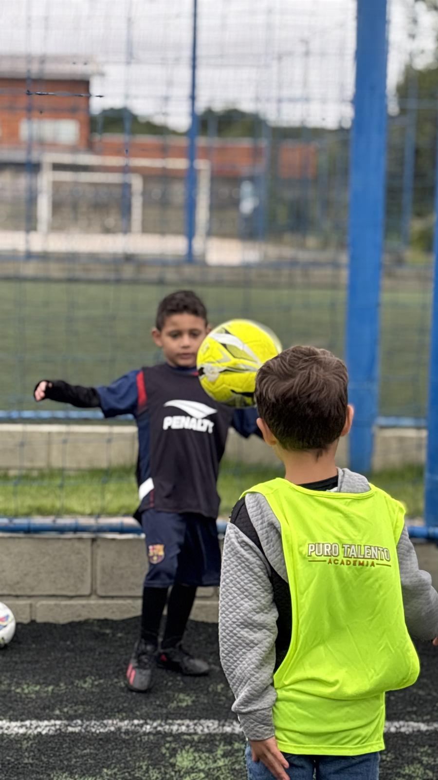 Atletas em exercício de passe